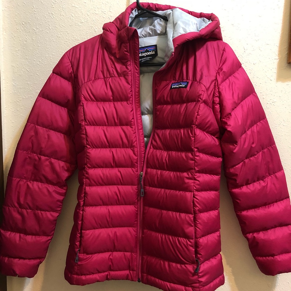 Pink puffy Patagonia jacket XS